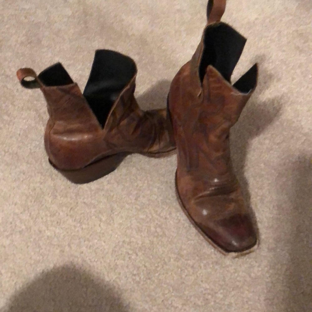 Brand new boots, only worn once!